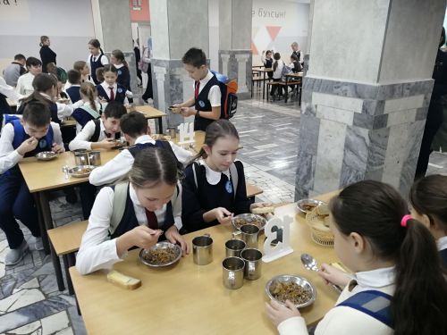 В Буинске родители контролируют питание школьников (фото)