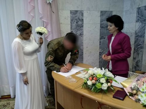 В Буинске поженились мобилизованный Семен и его возлюбленная Людмила