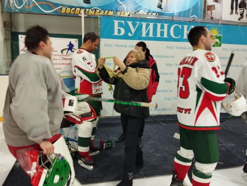 Сегодня в Буинске матчем  по хоккею почтили память Линара Валиуллина его воспитанники и земляки (фоторепортаж)