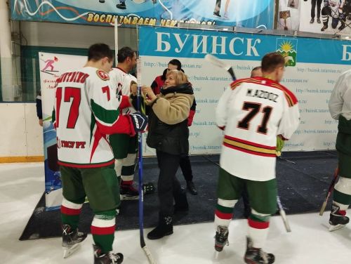 Сегодня в Буинске матчем  по хоккею почтили память Линара Валиуллина его воспитанники и земляки (фоторепортаж)
