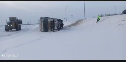 В Базарных Матаках грузовик опрокинулся в кювет