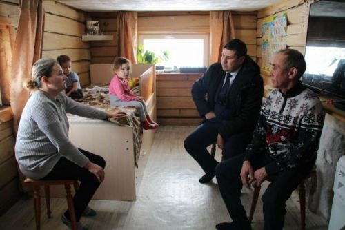 В Татарстане многодетной семье, которая живет в бане, проведут газ в доме