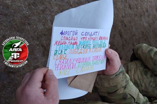 Как бабушка перед тем, как лечь на операцию, передала огромную коробку чак-чака