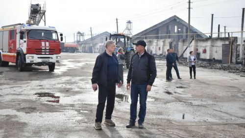 Глава Буинского района поблагодарил пожарных и предприятия за помощь в тушении пожара на элеваторе