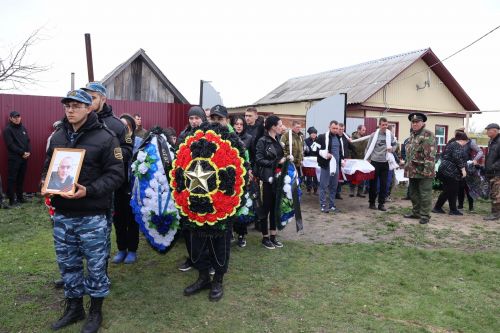 Брат ушел добровольцем в июле, Дима – в августе прошлого года. Жена брата погибшего   солдата из Буинского района рассказала, как братья хотели воевать вместе, но этому было   не суждено (фото)