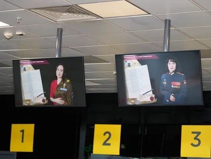 В Казанском аэропорту транслируется фотопроект «Жены Героев»