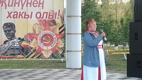 В Центральном парке  Буинска идет праздничный концерт