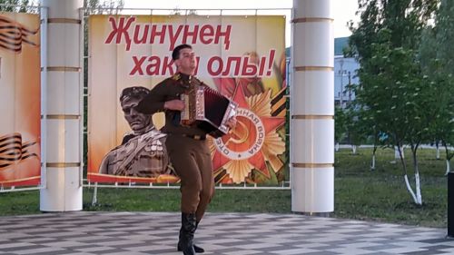 В Центральном парке  Буинска идет праздничный концерт