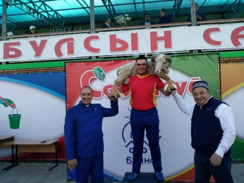 Кто стал абсолютны батыром Сабантуя в Буинске?