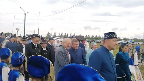 На Буинский Сабантуй приехали заместитель Премьер-министра РТ Лейла Фазлеева и министр сельского хозяйства и продовольствия Марат Зяббаров.