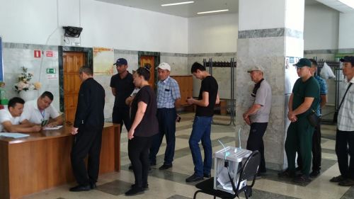 Живущие в Буинском районе  граждане Узбекистана   приняли участие в  Президентских выборах (фоторепортаж)