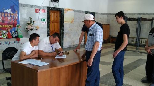 Живущие в Буинском районе  граждане Узбекистана   приняли участие в  Президентских выборах (фоторепортаж)