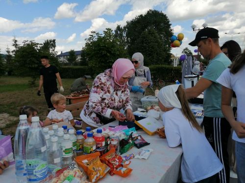 В Буинске в Центральном парке состоялся праздник по случаю Курбан-байрам, объединивший и жителей ближайших районов (фото, видео)