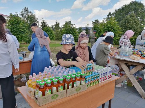 В Буинске в Центральном парке состоялся праздник по случаю Курбан-байрам, объединивший и жителей ближайших районов (фото, видео)
