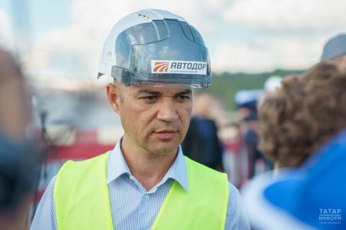 Минниханов и Хуснуллин приняли участие в стыковке моста через Волгу на М12