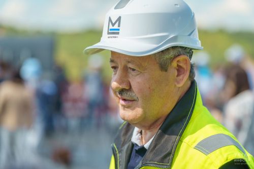 Минниханов и Хуснуллин приняли участие в стыковке моста через Волгу на М12