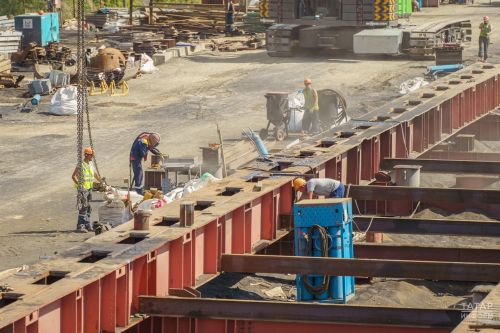 Минниханов и Хуснуллин приняли участие в стыковке моста через Волгу на М12