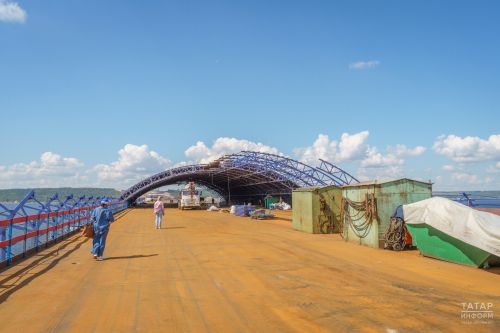 Минниханов и Хуснуллин приняли участие в стыковке моста через Волгу на М12