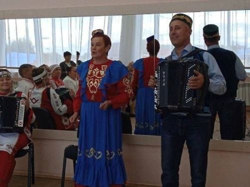Музыкальная игра «Угадай мелодию на баяне»