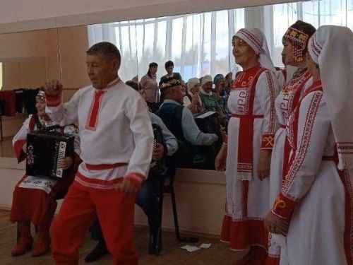 Музыкальная игра «Угадай мелодию на баяне»