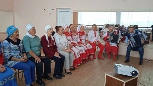 Музыкальная игра «Угадай мелодию на баяне»
