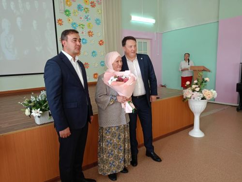 Сегодня в Буинске министр приехал в родную школу (фото, видео)