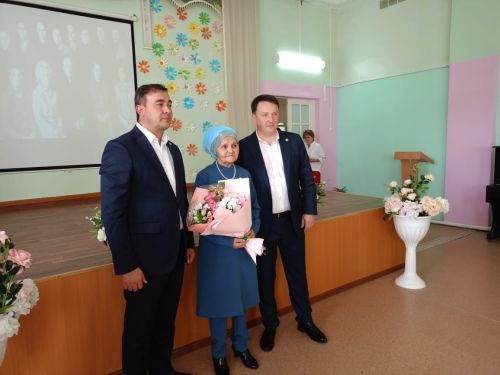 Сегодня в Буинске министр приехал в родную школу (фото, видео)