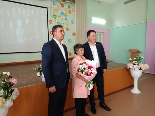 Сегодня в Буинске министр приехал в родную школу (фото, видео)
