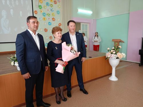 Сегодня в Буинске министр приехал в родную школу (фото, видео)