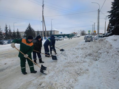 Коммунальщики Буинска за день вывозят по сорок машин снега