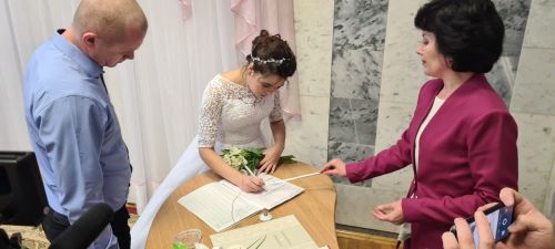В Буинске расписалась первая пара 2024 года (+фото)