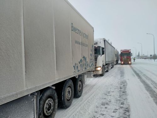 Прилегающая по территории Буинского района федеральная трасса  для большегрузов пока закрыта  (фото, видео)
