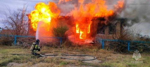 В селе Бюрганы пьяный мужчина уснул с непотушенной сигаретой и сгорел на пожаре