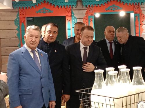 Буада алдынгы авыл хуҗалыгы хезмәткәрләрен котладылар