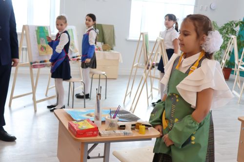 Бию залы, бассейнлы остаханә, тегү кабинетлары. Яңа сәнгать мәктәбе яңа иҗади мөмкинлекләр ача
