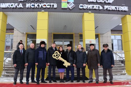 Бию залы, бассейнлы остаханә, тегү кабинетлары. Яңа сәнгать мәктәбе яңа иҗади мөмкинлекләр ача