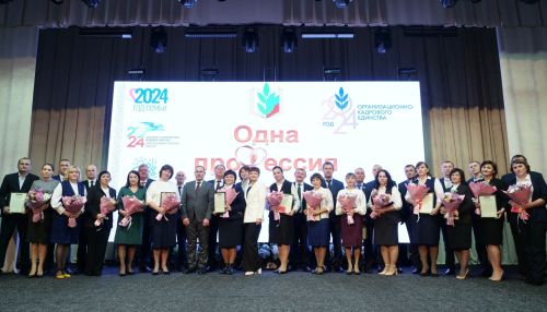Лучшие работники образования Буинского района награждены нагрудными знаками и грамотами