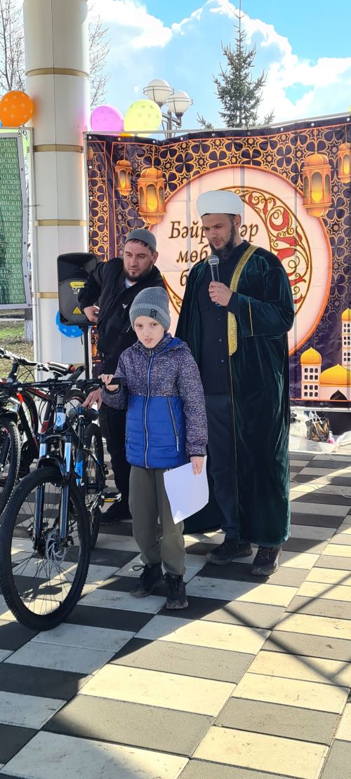 Велосипеды в подарок получили дети, которые в месяц Рамадан посещали тэравих-намазы в мечетях Буинска