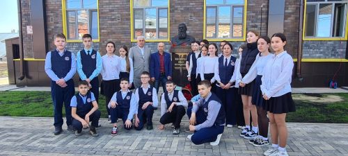 Сегодня в Буинске открыли памятник просветителю Ивану Яковлеву