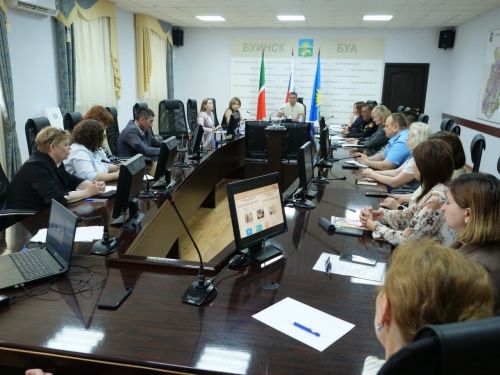 Представитель Фонда «Защитники Отечества» обсудила меры поддержки участников СВО в Буинском районе