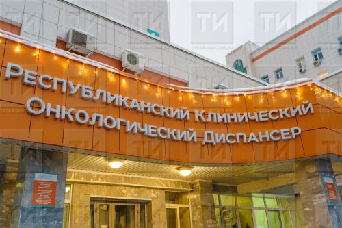 Боль в животе и тошнота: онколог назвал первые симптомы рака кишечника