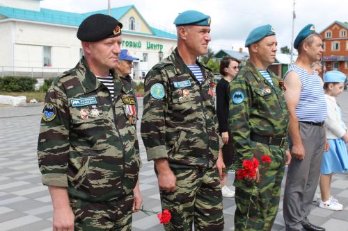 В Буинске десантники собрались на центральной площади (фото, видео)