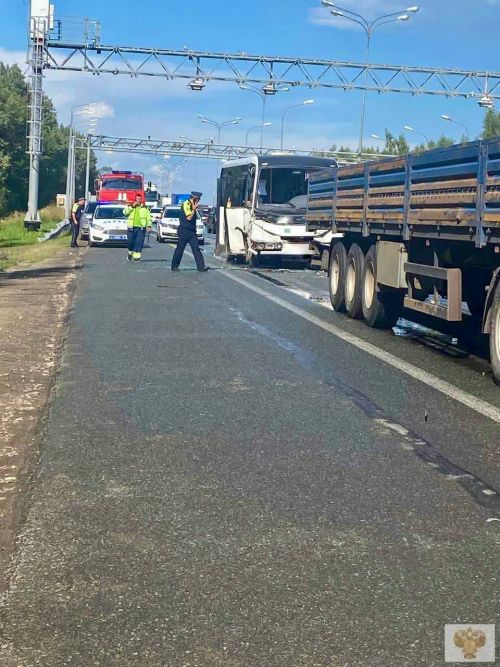 ДТП с участием пассажирского автобуса случилось сегодня днем на территории Верхнеуслонского района автодороги Казань-Ульяновск