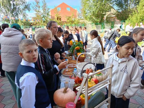 Школьники города Буинска «Вырученные сегодня средства будут направлены  детям Курской облости» (фото, видео)