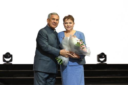 Рәис кулыннан – дәүләт бүләге
