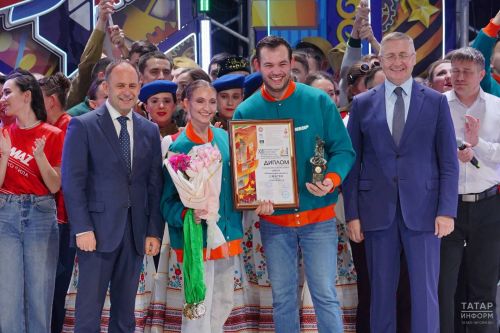 В КРК «Пирамида» прошел финал фестиваля «Безнен заман», Гран-при вручил Алексей Песошин