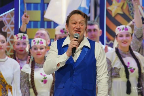 В КРК «Пирамида» прошел финал фестиваля «Безнен заман», Гран-при вручил Алексей Песошин