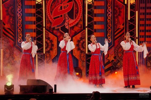 В КРК «Пирамида» прошел финал фестиваля «Безнен заман», Гран-при вручил Алексей Песошин