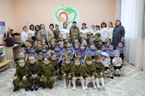 В Буинске боец, вернувшийся из СВО, посетил детский сад, где воспитывается его дочь  (фото, видео)