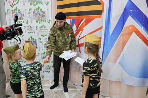 В Буинске боец, вернувшийся из СВО, посетил детский сад, где воспитывается его дочь  (фото, видео)